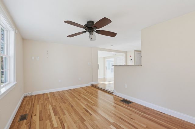 116 Lakeshore Dr, Blackstone, MA 01504