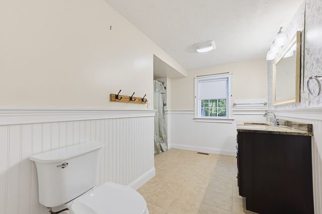 116 Lakeshore Dr, Blackstone, MA 01504