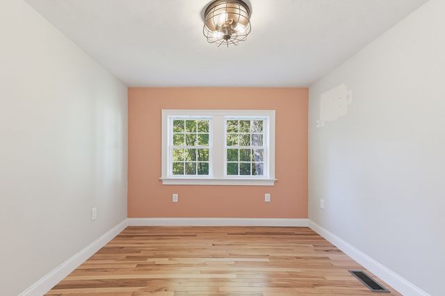 116 Lakeshore Dr, Blackstone, MA 01504