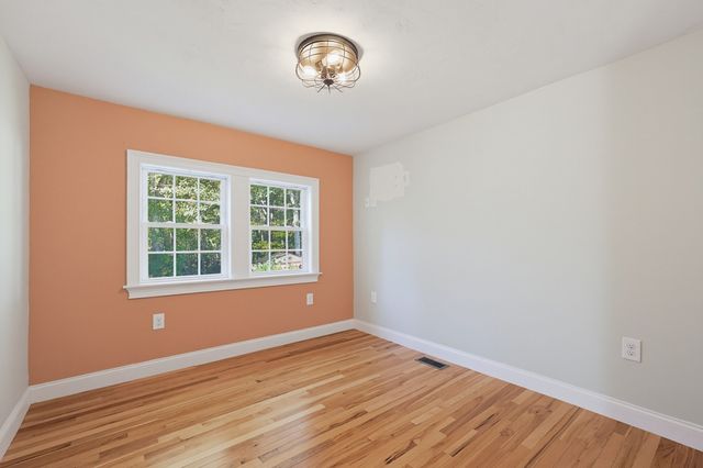 116 Lakeshore Dr, Blackstone, MA 01504