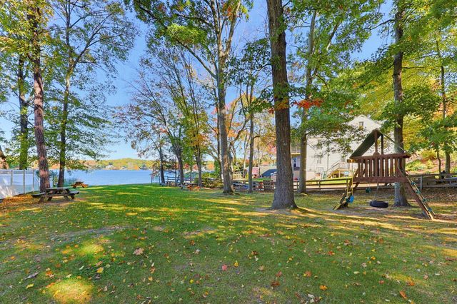 116 Lakeshore Dr, Blackstone, MA 01504