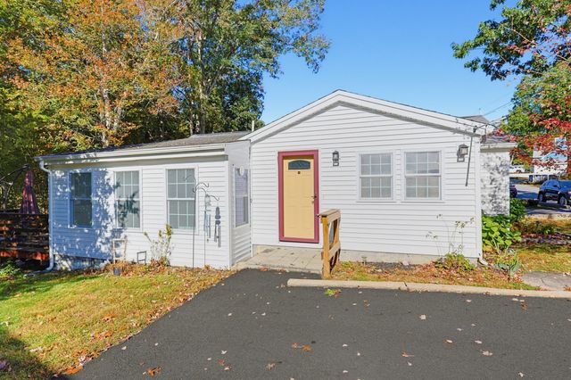 116 Lakeshore Dr, Blackstone, MA 01504