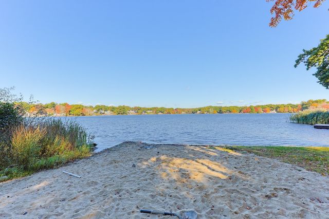 116 Lakeshore Dr, Blackstone, MA 01504