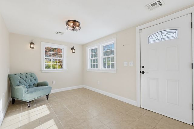 116 Lakeshore Dr, Blackstone, MA 01504