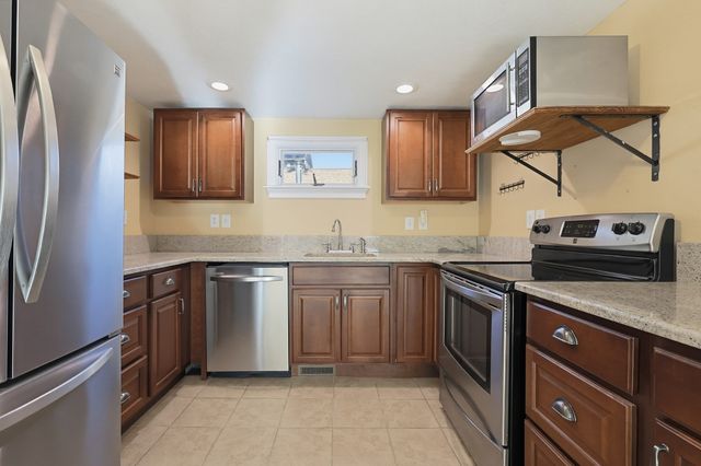 116 Lakeshore Dr, Blackstone, MA 01504