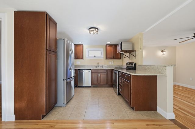 116 Lakeshore Dr, Blackstone, MA 01504