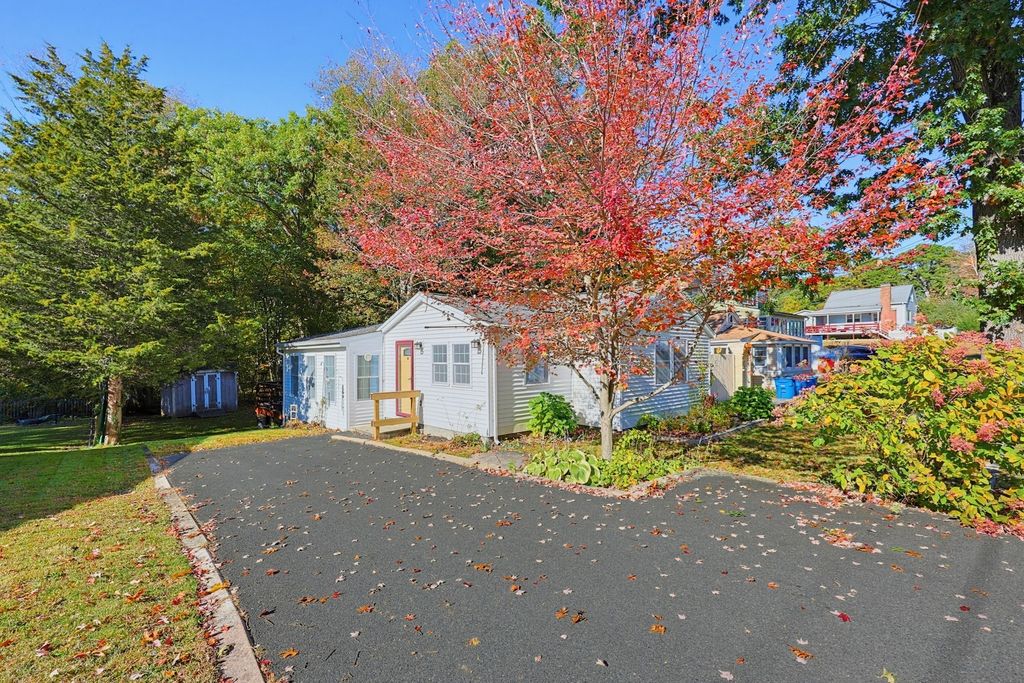 116 Lakeshore Dr, Blackstone, MA 01504