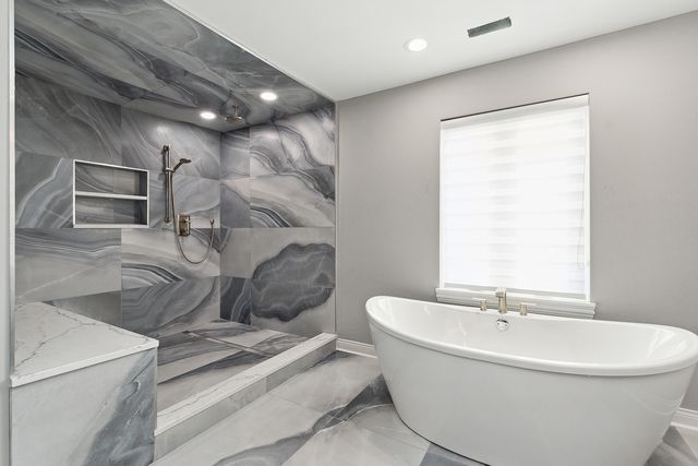 6705 W 91st Place, Oak Lawn, IL 60453