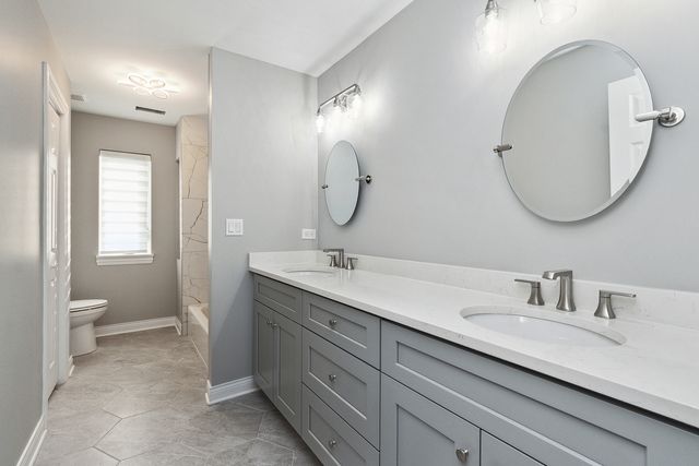 6705 W 91st Place, Oak Lawn, IL 60453