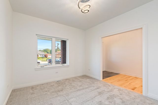 6705 W 91st Place, Oak Lawn, IL 60453