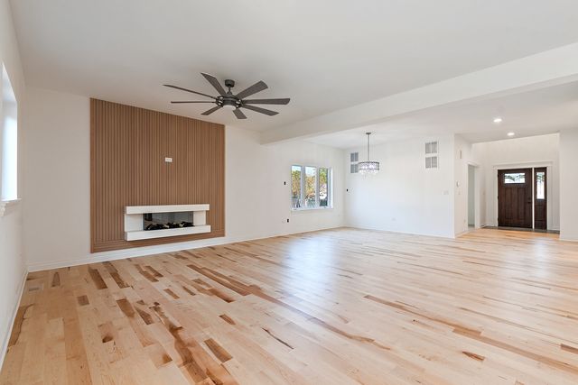 6705 W 91st Place, Oak Lawn, IL 60453