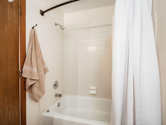 7899 Leaview Drive, Columbus, OH 43235