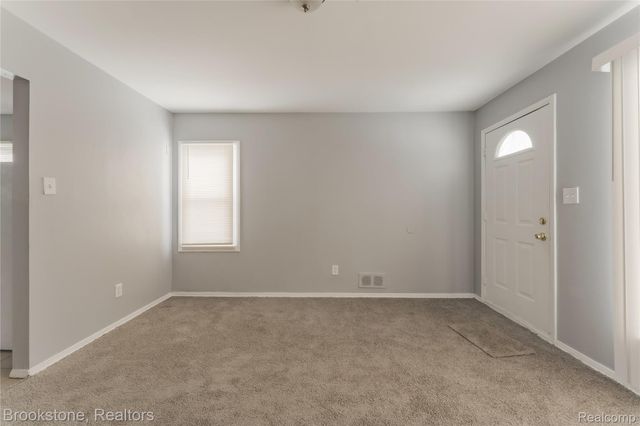 694 Emerson Avenue, Pontiac, MI 48340