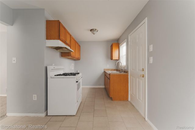694 Emerson Avenue, Pontiac, MI 48340