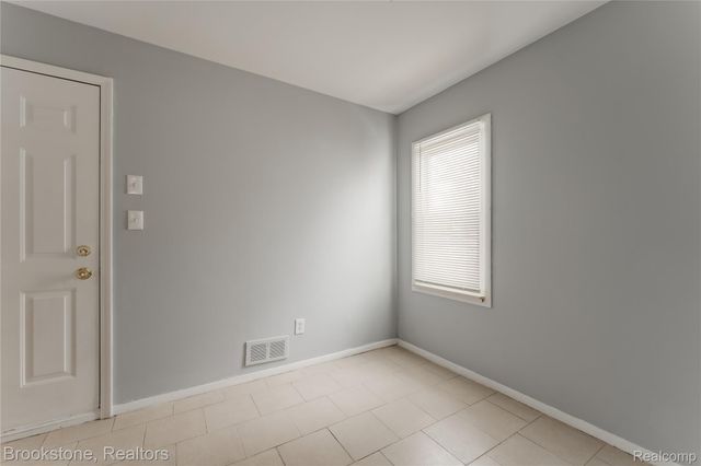 694 Emerson Avenue, Pontiac, MI 48340