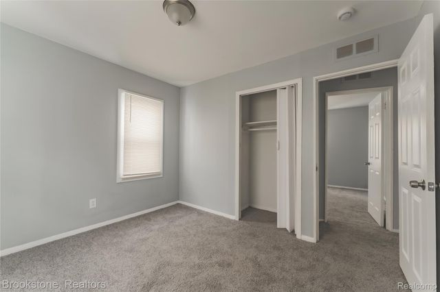 694 Emerson Avenue, Pontiac, MI 48340