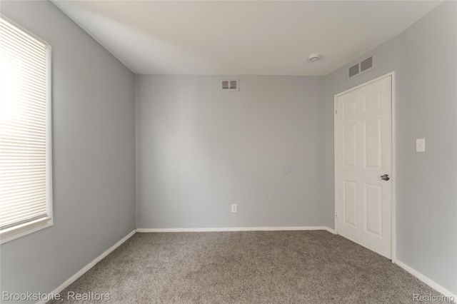 694 Emerson Avenue, Pontiac, MI 48340