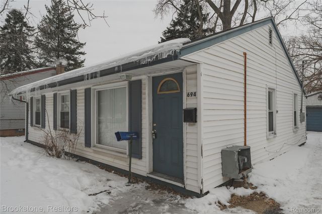 694 Emerson Avenue, Pontiac, MI 48340