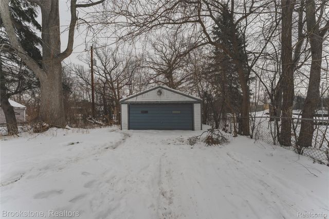 694 Emerson Avenue, Pontiac, MI 48340