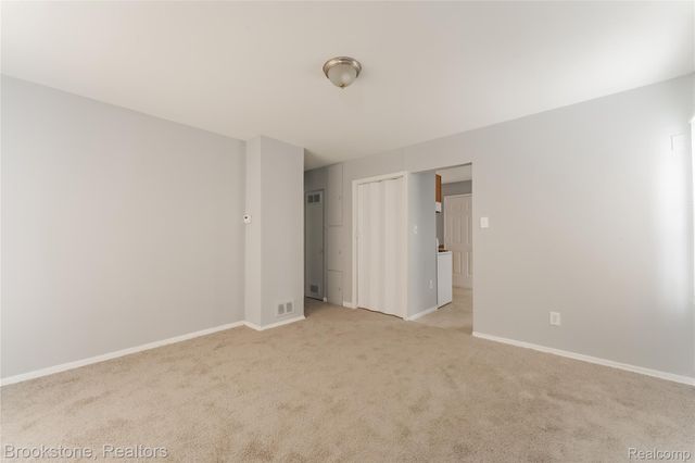 694 Emerson Avenue, Pontiac, MI 48340