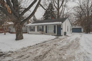 694 Emerson Avenue, Pontiac, MI 48340