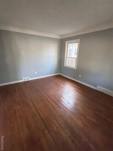 8661 Auburn, Detroit, MI 48228