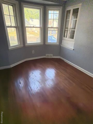 8661 Auburn, Detroit, MI 48228