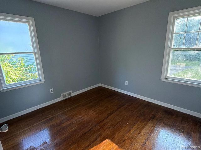 8661 Auburn, Detroit, MI 48228
