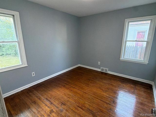 8661 Auburn, Detroit, MI 48228