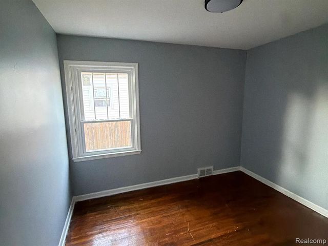 8661 Auburn, Detroit, MI 48228