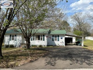 449 Oak St, Big Sandy, TN 38221