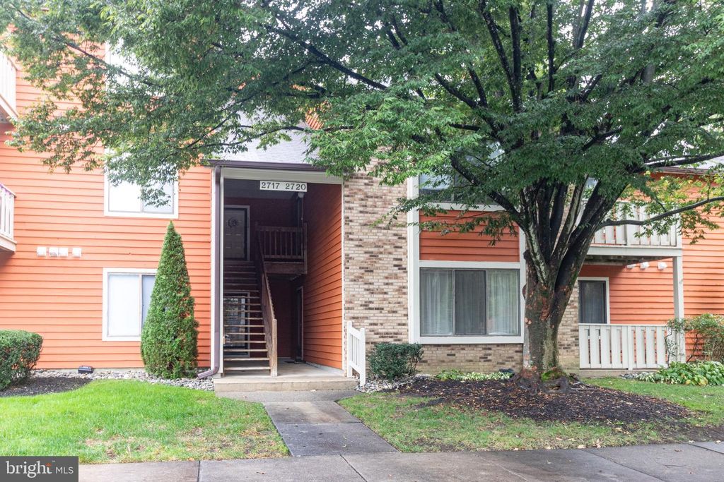 2720-B SUSSEX CT, Mount Laurel, NJ 08054