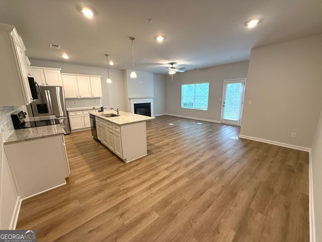 401 Lanier Circle, Woodstock, GA 30189