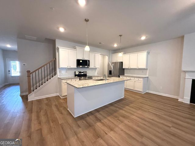 401 Lanier Circle, Woodstock, GA 30189