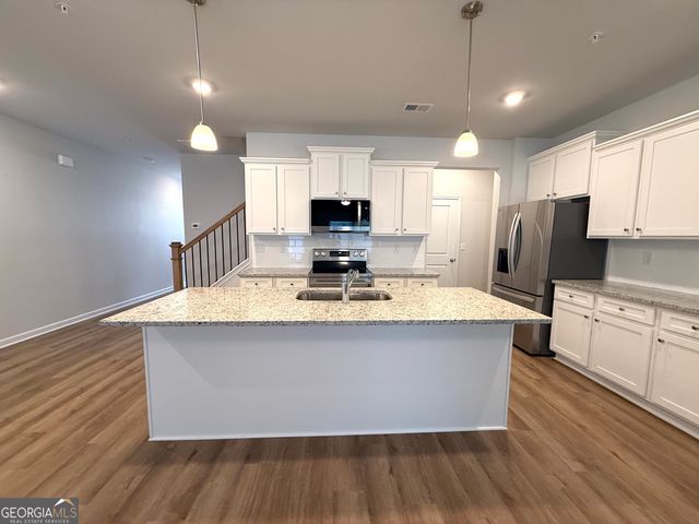 401 Lanier Circle, Woodstock, GA 30189