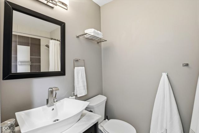 825 N Delaware Street 3B, Indianapolis, IN 46204