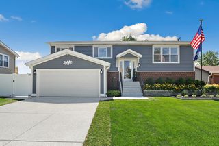 20012 S Sycamore Drive, Frankfort, IL 60423