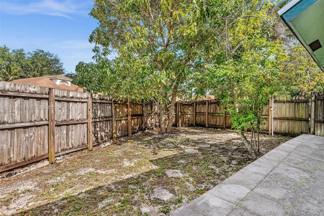 1308 E Glen Oak Rd 1308, North Lauderdale, FL 33068