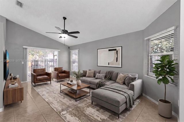 1308 E Glen Oak Rd 1308, North Lauderdale, FL 33068
