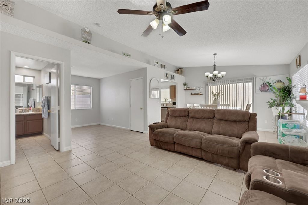 2127 ALISA MARIA Way, Las Vegas, NV 89104 — photo 4