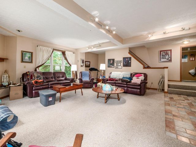 6700 Helm Lane, Reynoldsburg, OH 43068