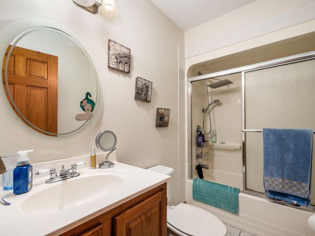 6700 Helm Lane, Reynoldsburg, OH 43068