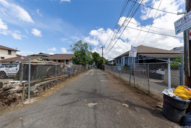 815 Lopez Lane, Honolulu, HI 96817