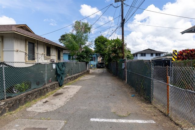 815 Lopez Lane, Honolulu, HI 96817