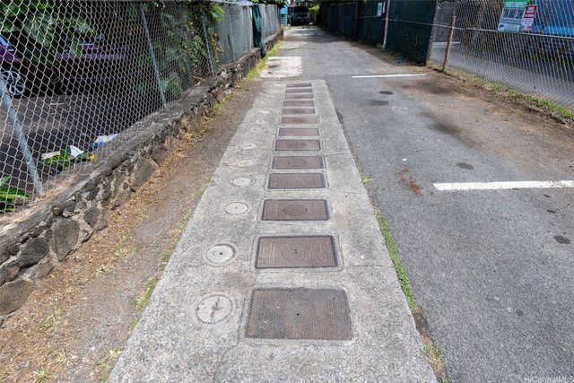 815 Lopez Lane, Honolulu, HI 96817