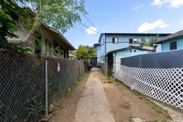 815 Lopez Lane, Honolulu, HI 96817