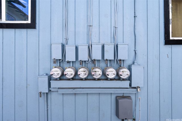 815 Lopez Lane, Honolulu, HI 96817