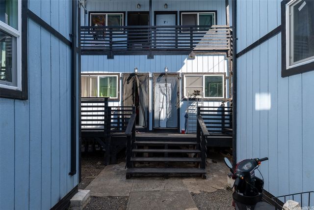 815 Lopez Lane, Honolulu, HI 96817