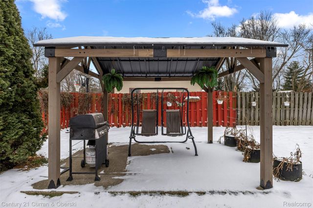 29055 Pennsylvania Road, Romulus, MI 48174