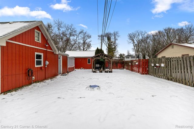 29055 Pennsylvania Road, Romulus, MI 48174